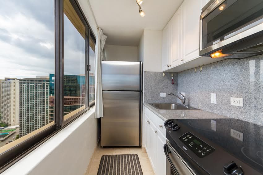 Condo in Honolulu · ★4.65 · Studio · 1 bed · 1 shared bath - Image 7