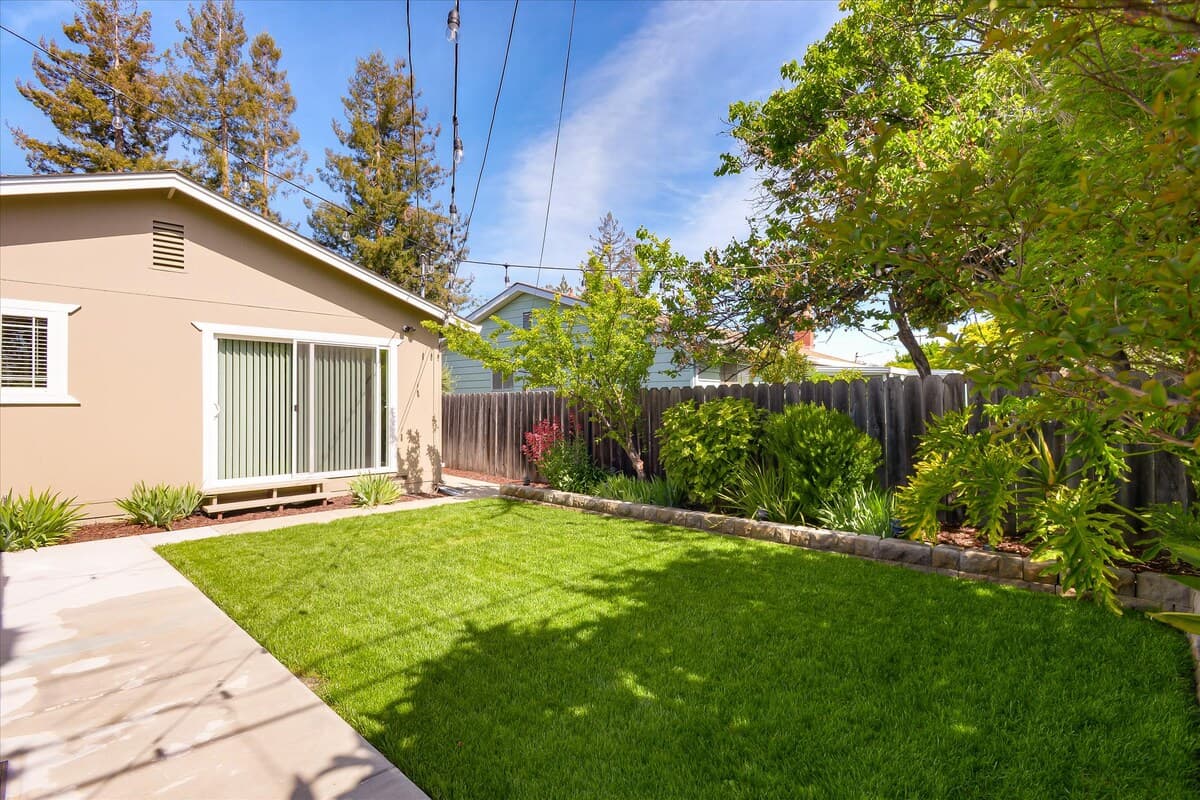 Home in Mountain View · ★5.0 · 5 bedrooms · 5 beds · 4 baths - Image 24