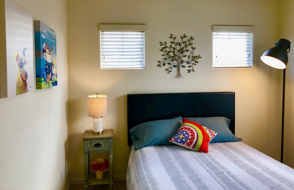 Home in East Palo Alto · ★4.79 · 4 bedrooms · 5 beds · 2.5 baths - Image 23