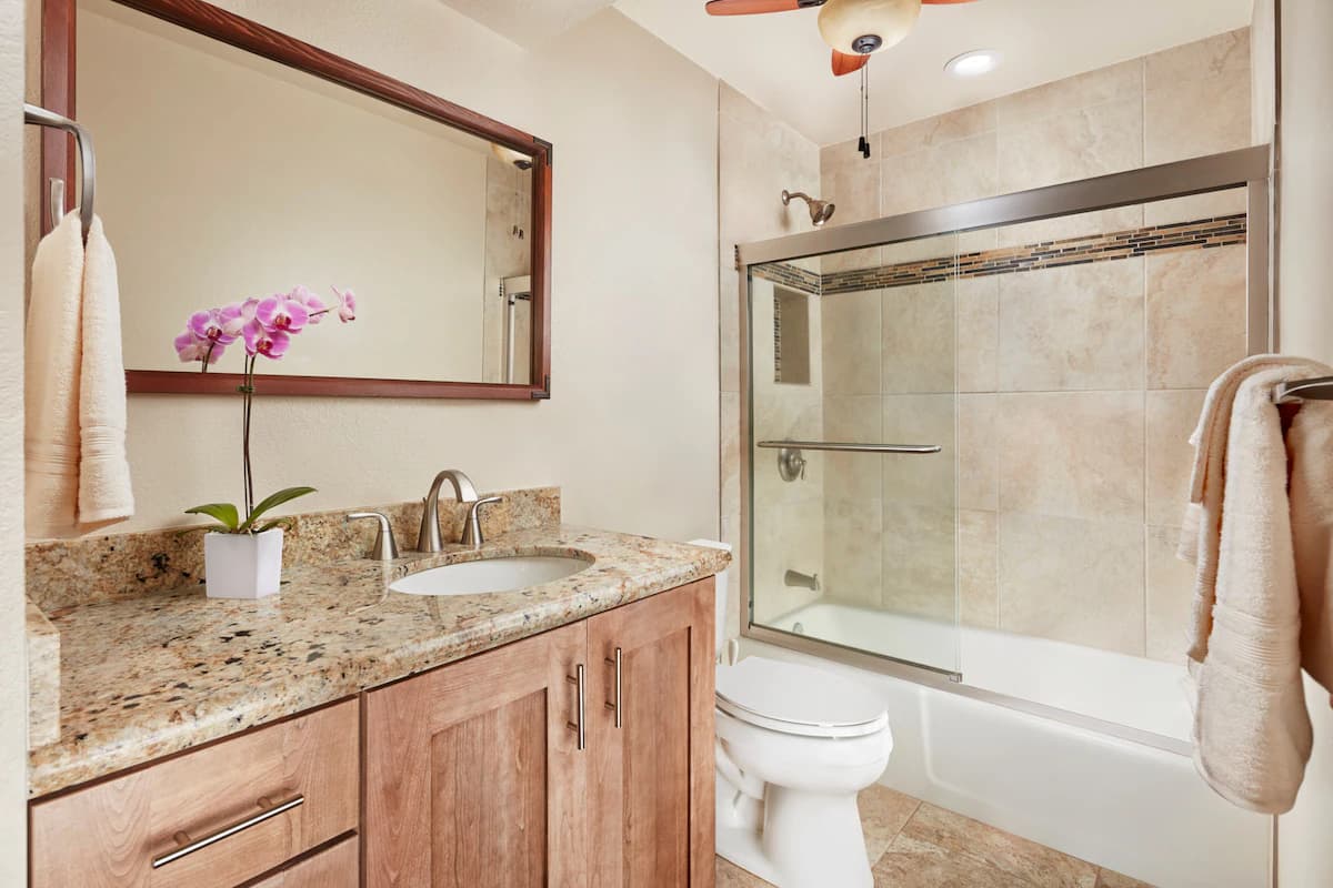 Condo in Kailua-Kona · ★4.96 · 3 bedrooms · 4 beds · 3 baths - Image 9