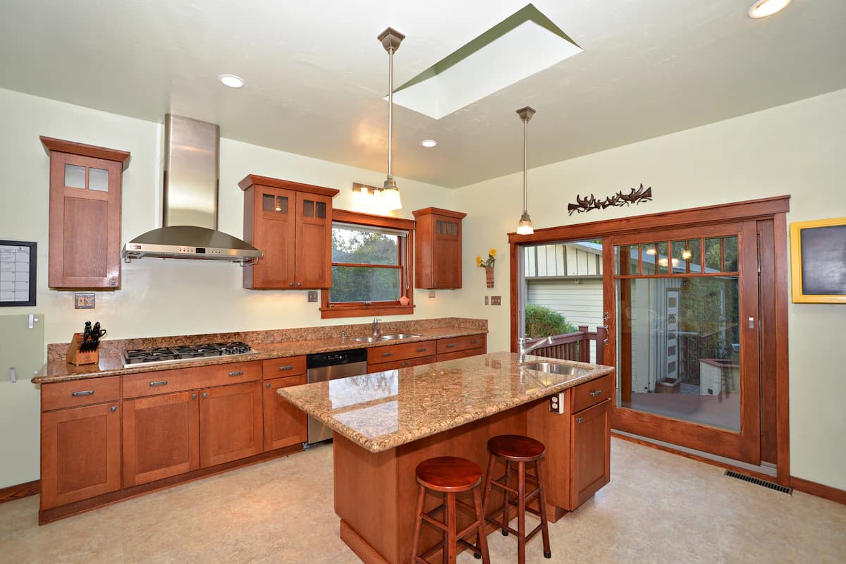 Home in Mountain View · ★5.0 · 2 bedrooms · 4 beds · 2 baths - Image 3