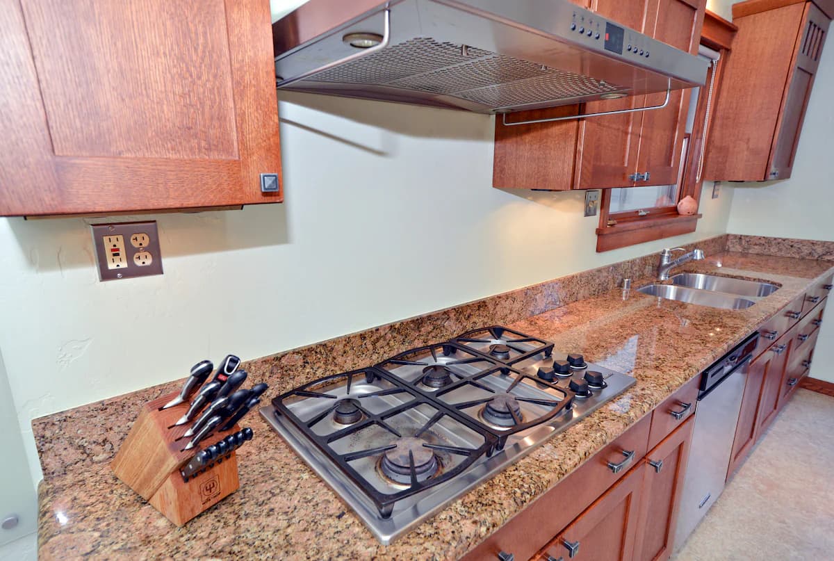 Home in Mountain View · ★5.0 · 2 bedrooms · 4 beds · 2 baths - Image 4