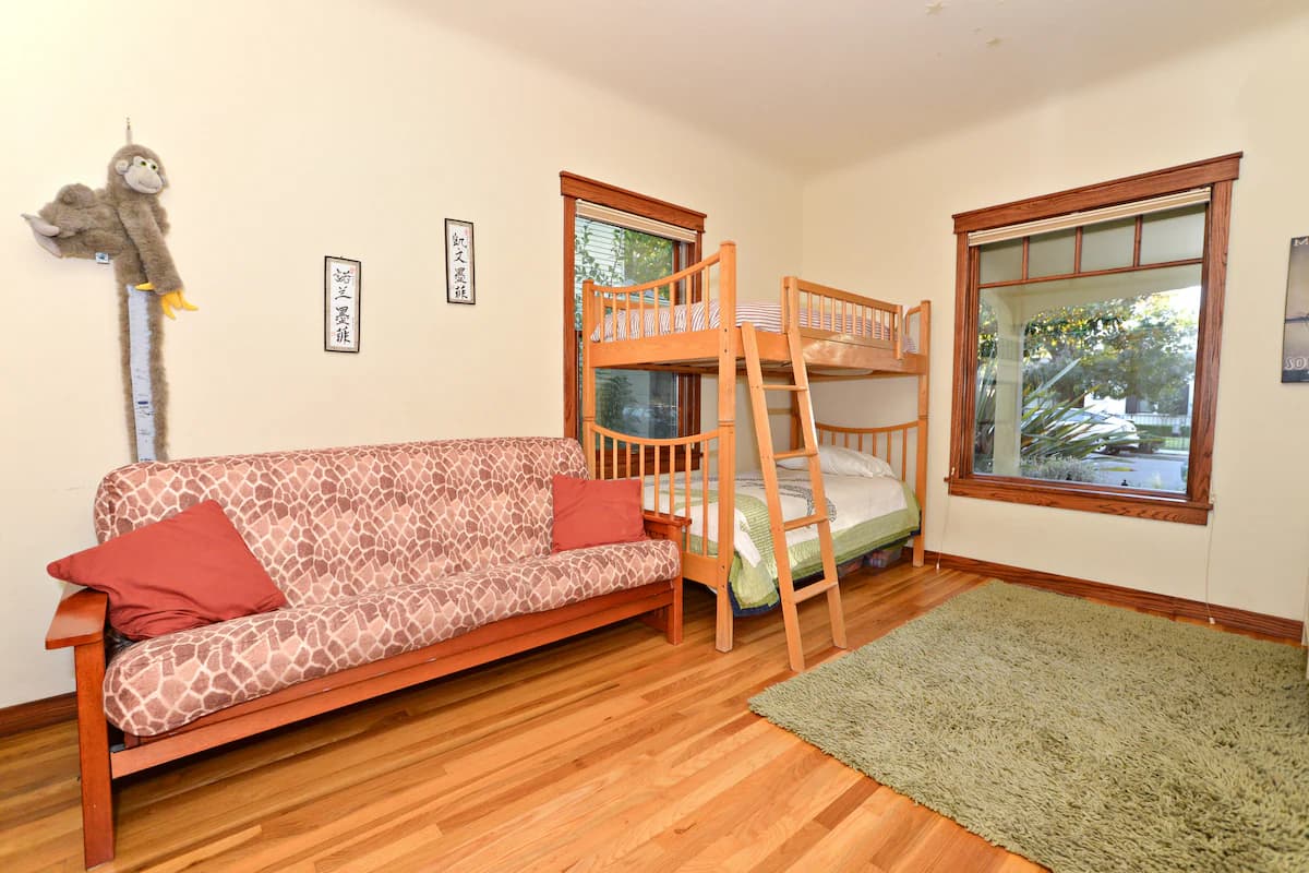 Home in Mountain View · ★5.0 · 2 bedrooms · 4 beds · 2 baths - Image 14