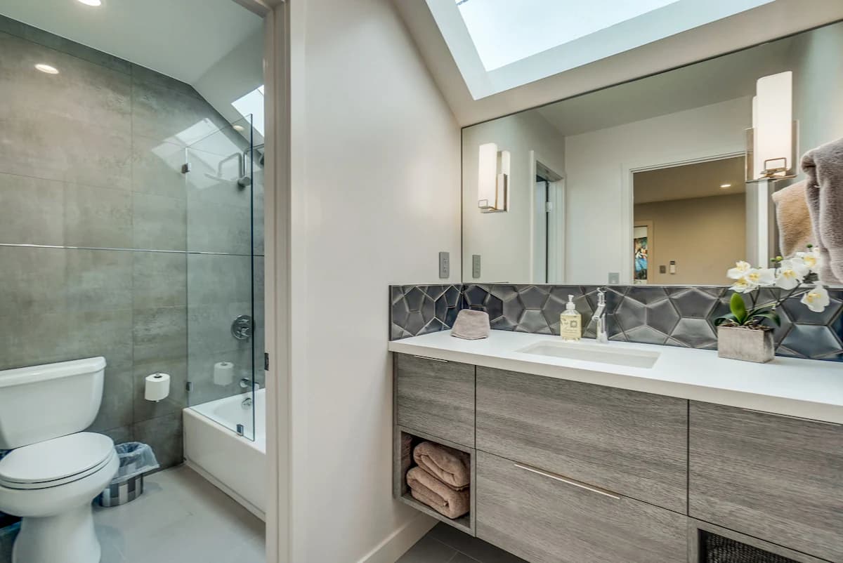 Home in Palo Alto · ★4.96 · 5 bedrooms · 7 beds · 4.5 baths - Image 39