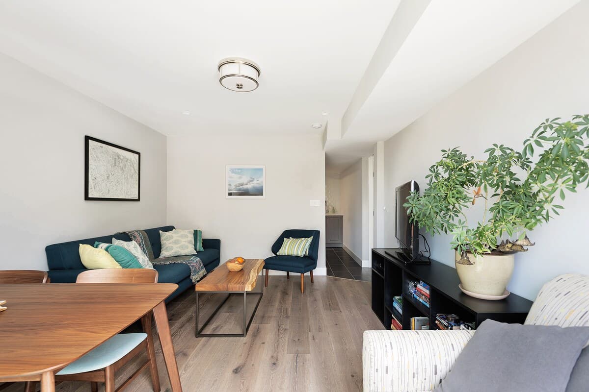 Clean & Private Family Guest Suite near the Beach - Photo 3