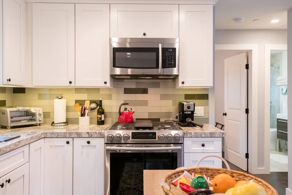 Guesthouse in Menlo Park · ★4.93 · 1 bedroom · 1 bed · 1 bath - Image 10