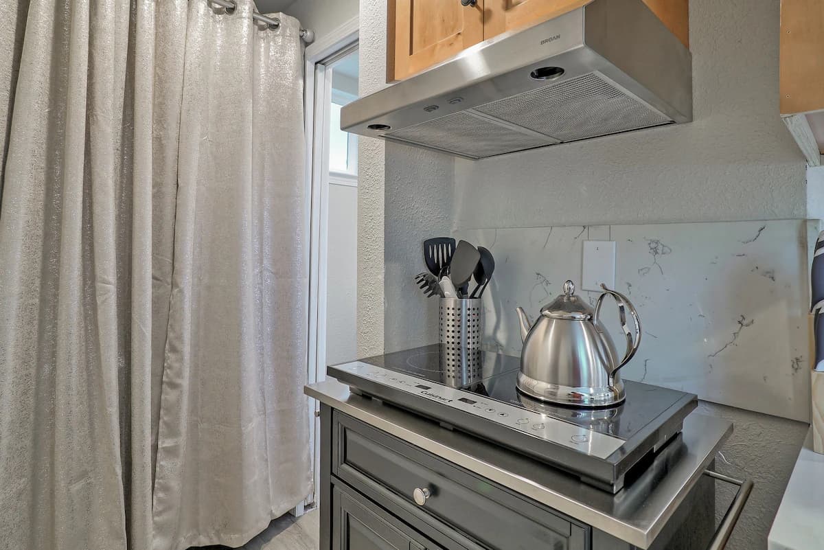Guesthouse in Mountain View · ★4.69 · 1 bedroom · 1 bed · 1 bath - Image 4