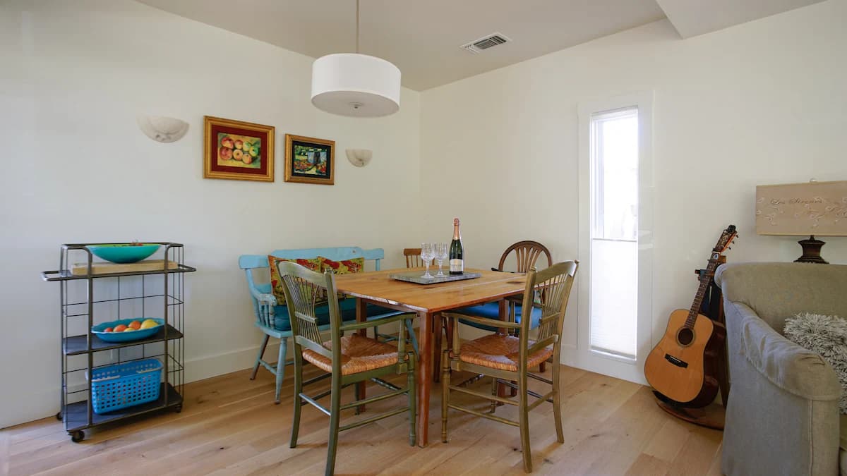 Home in Redwood City · ★4.94 · 2 bedrooms · 2 beds · 2 baths - Image 17