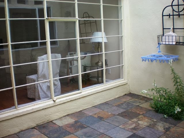 Downtown Palo Alto Townhome, Walk to Caltrain - Photo 3