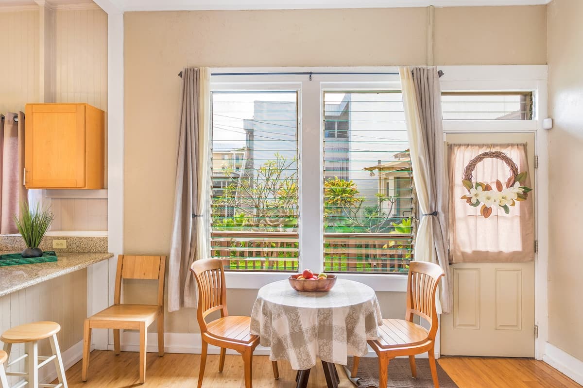 Renovated Plantation Home; Walk into Wailuku Town! - Image 14