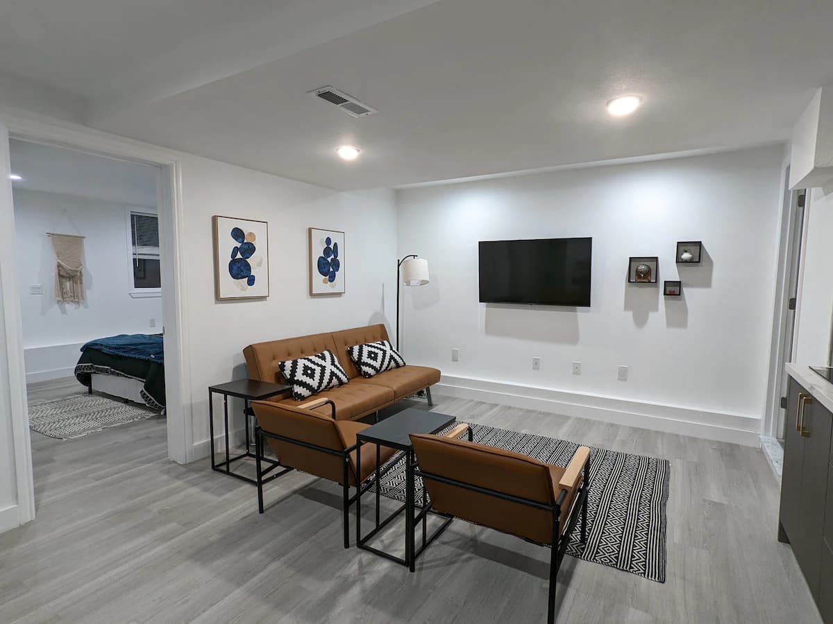 Parkside 2BR Suite with Private Patio & Parking - Photo 6