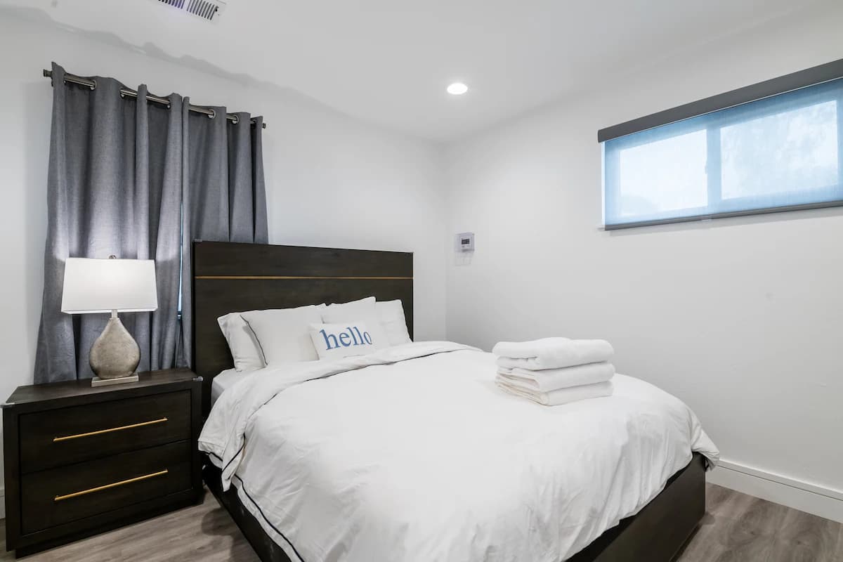 Home in East Palo Alto · ★4.88 · 3 bedrooms · 3 beds · 1.5 baths - Image 23