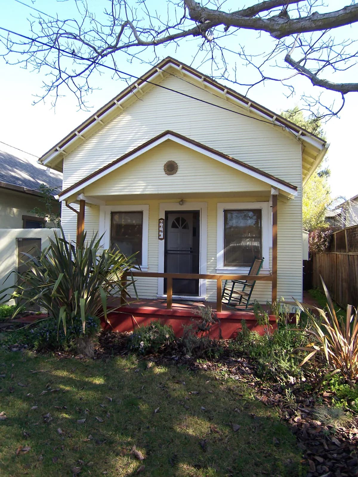 Downtown Private Home with Backyard - Image 1