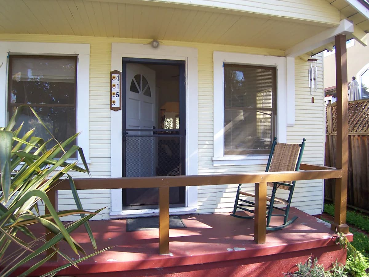 Downtown Private Home with Backyard - Image 24