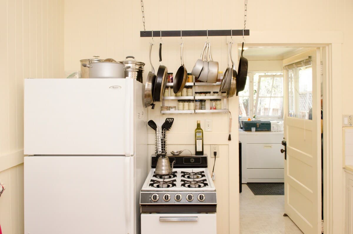 Downtown Private Home with Backyard - Image 5
