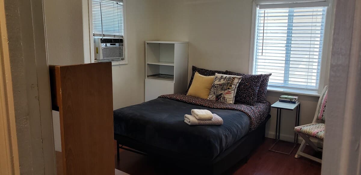 Guesthouse in Redwood City · ★4.57 · 2 bedrooms · 4 beds · 1 bath - Image 10
