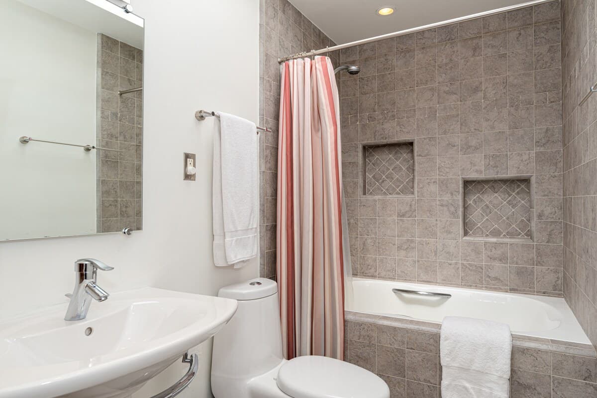 Bay & Mountain Views, Hot Tub, Shared Upper Floor - Photo 45
