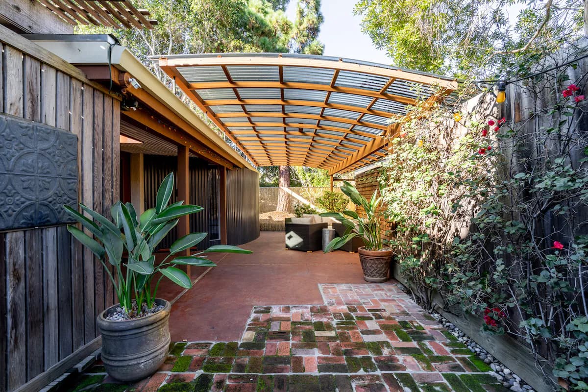 Guesthouse in Palo Alto · ★5.0 · 2 bedrooms · 2 beds · 1.5 baths - Image 7