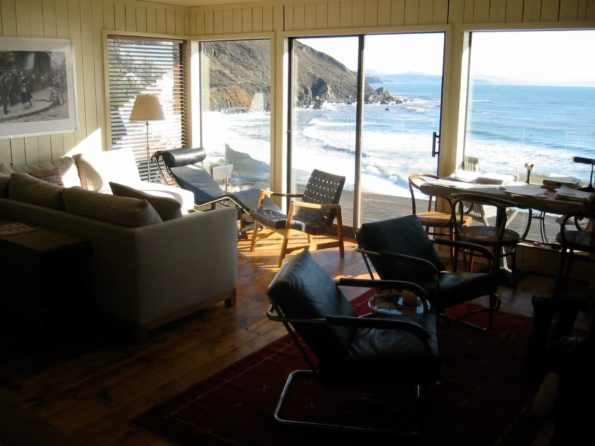 Ocean Front Beach Cottage with Hot Tub & Fireplace - Photo 2