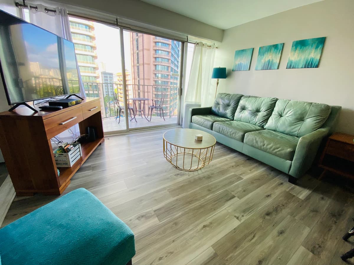 Waikiki 2 Bedroom Condo - Image 8