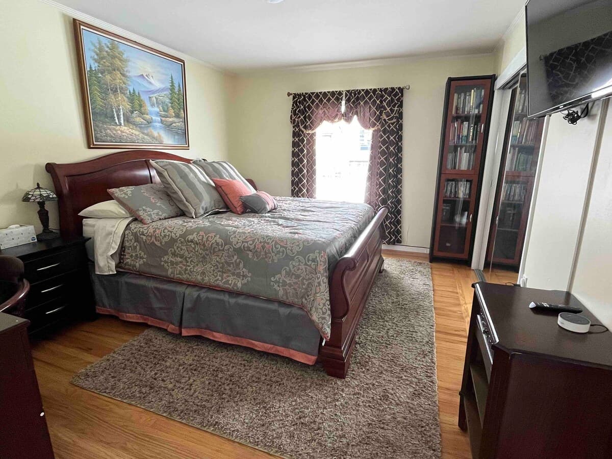 Home in Daly City · ★4.86 · 2 bedrooms · 2 beds · 1 bath - Image 15