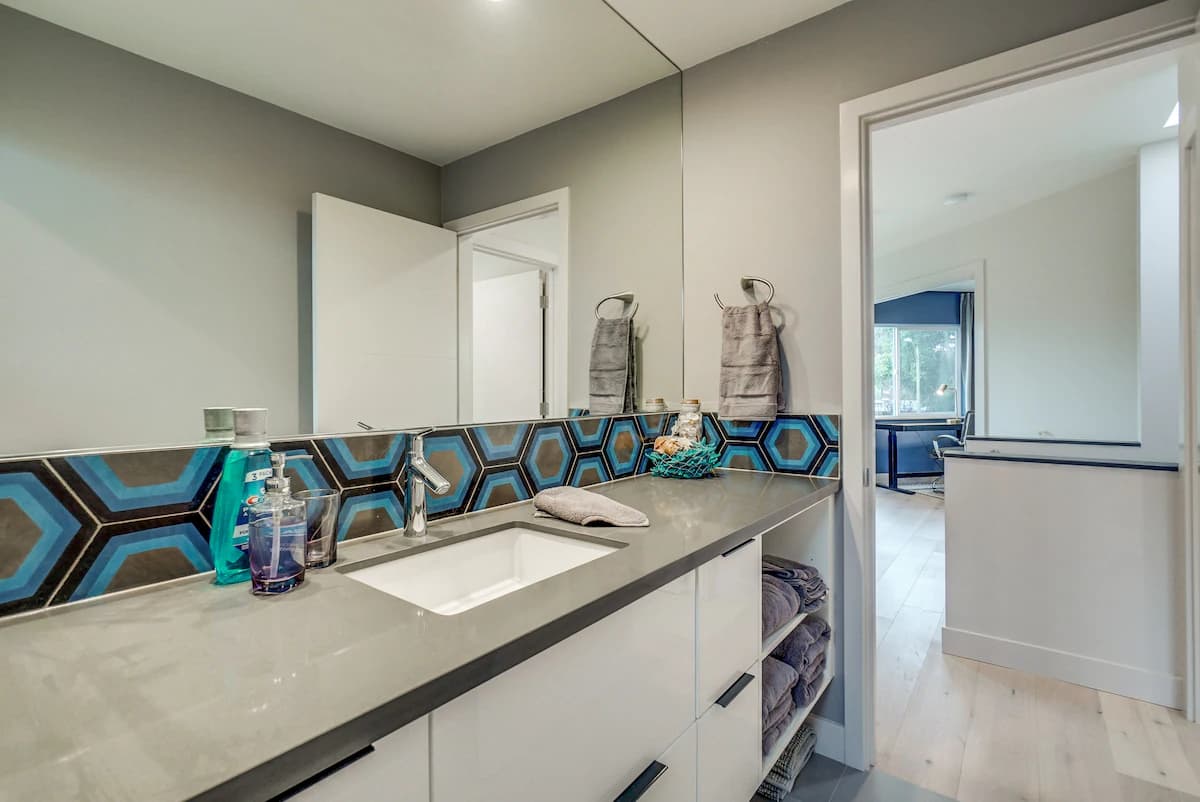 Home in Palo Alto · ★4.96 · 5 bedrooms · 7 beds · 4.5 baths - Image 41