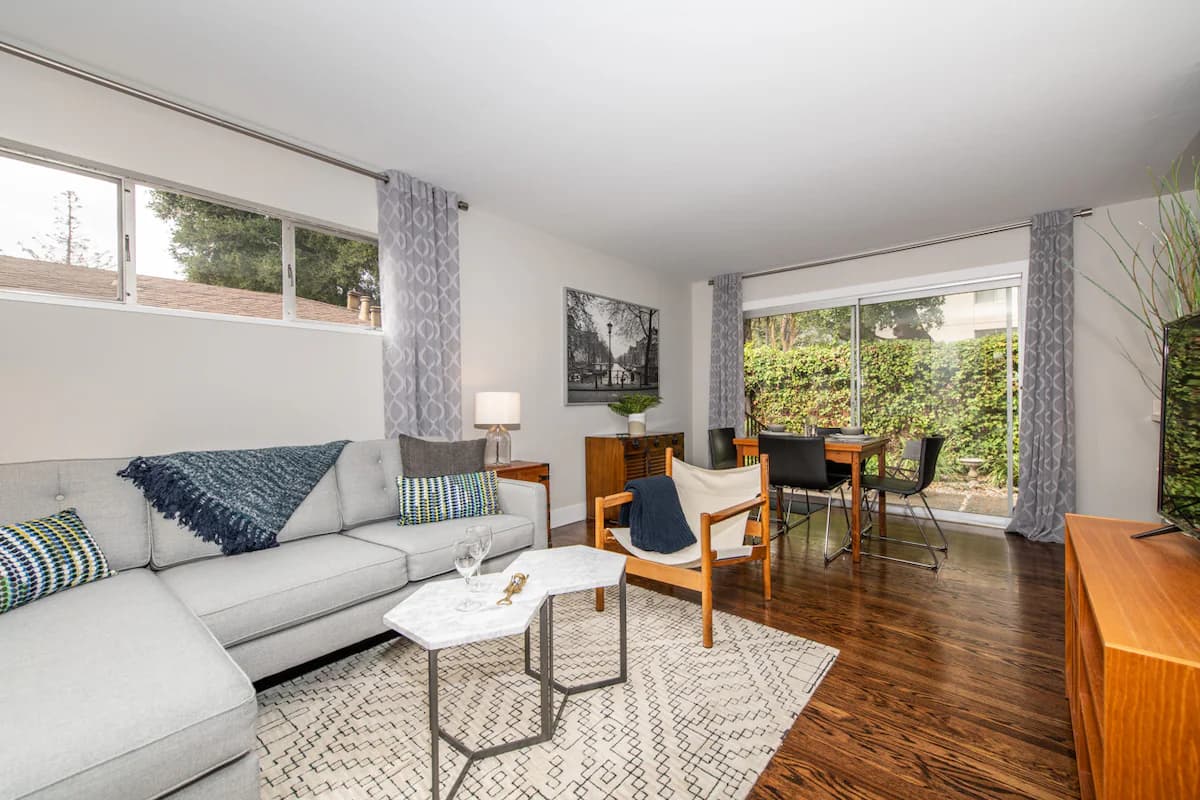Condo in Palo Alto · ★4.92 · 1 bedroom · 1 bed · 1 bath - Image 1
