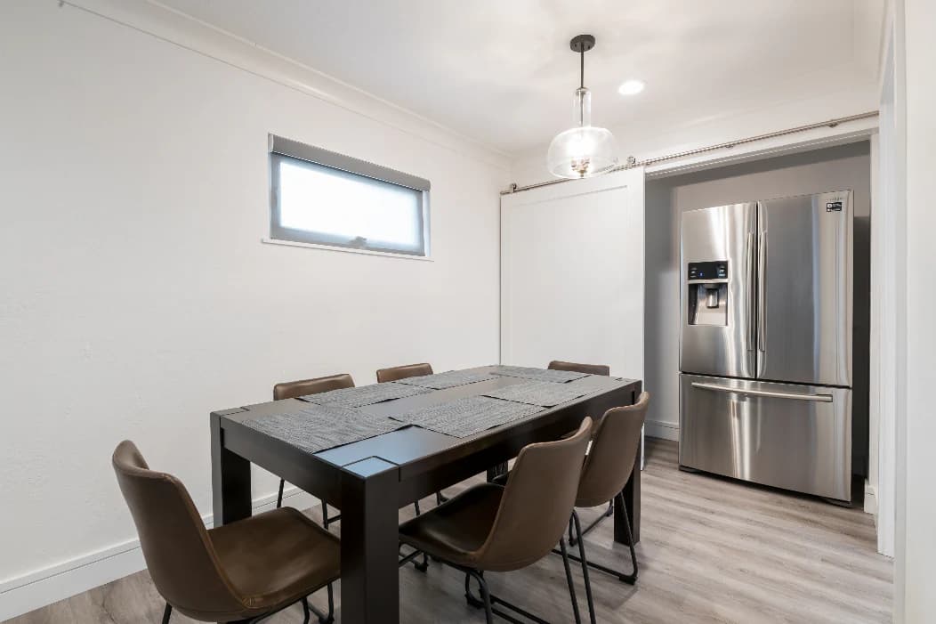 Home in East Palo Alto · ★4.94 · 4 bedrooms · 4 beds · 2.5 baths - Image 9