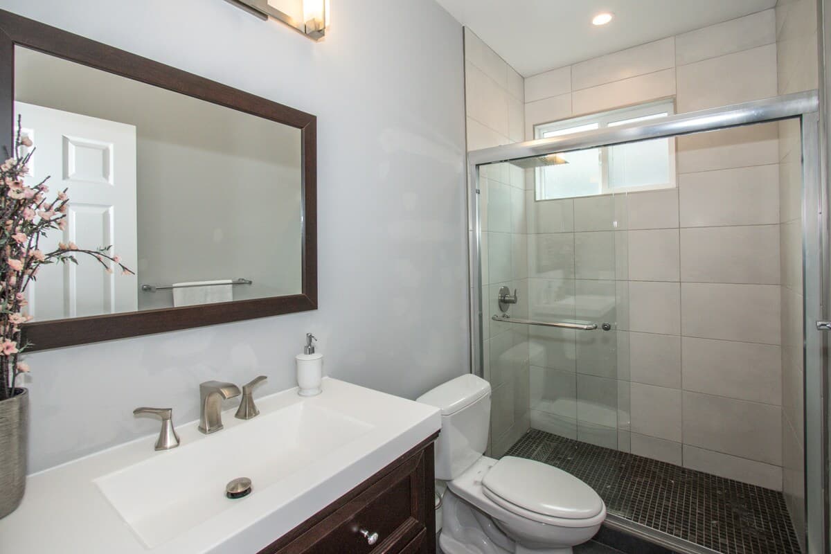Home in Daly City · ★4.88 · 8 bedrooms · 16 beds · 5 baths - Image 27