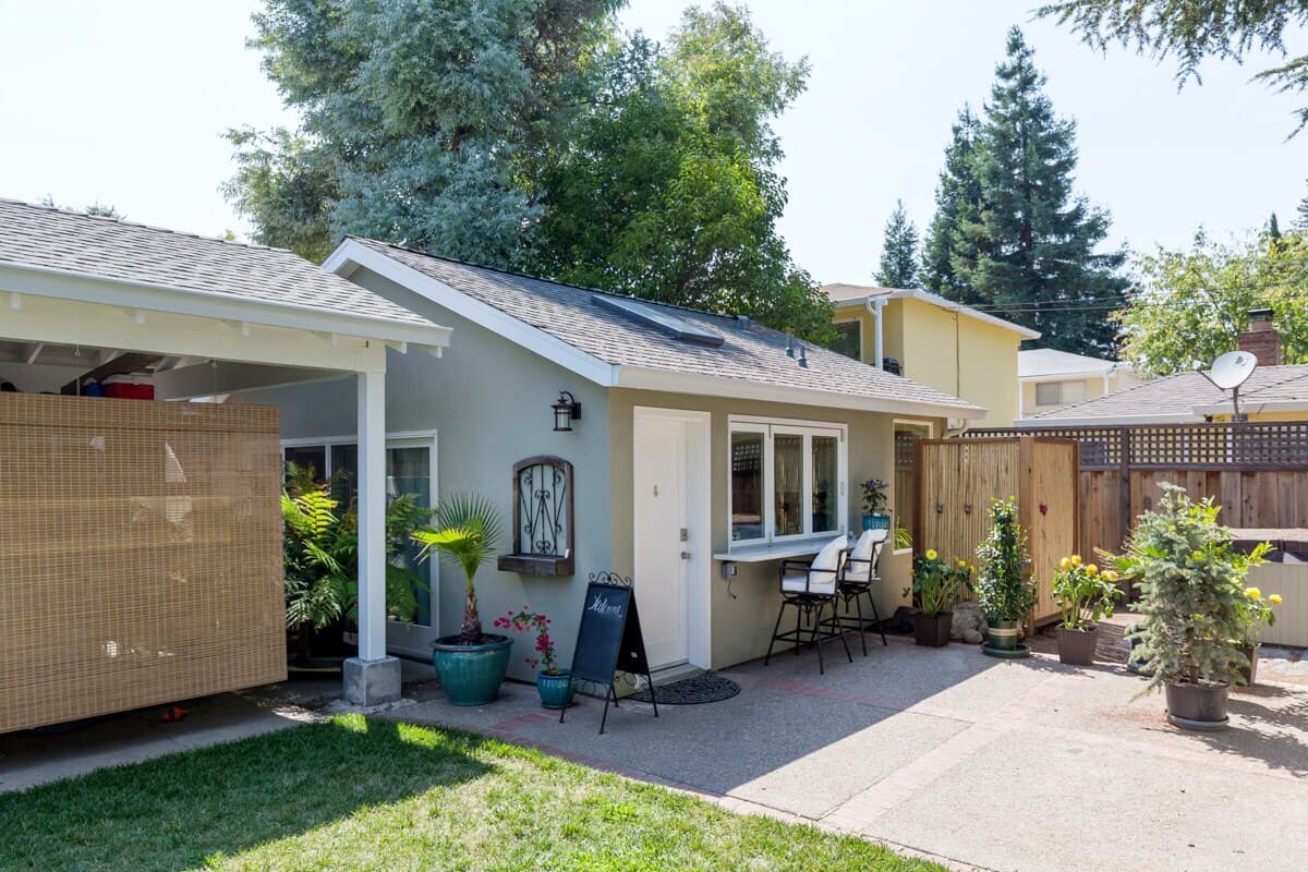 Guesthouse in Mountain View · ★4.94 · Studio · 2 beds · 1 bath - Image 12
