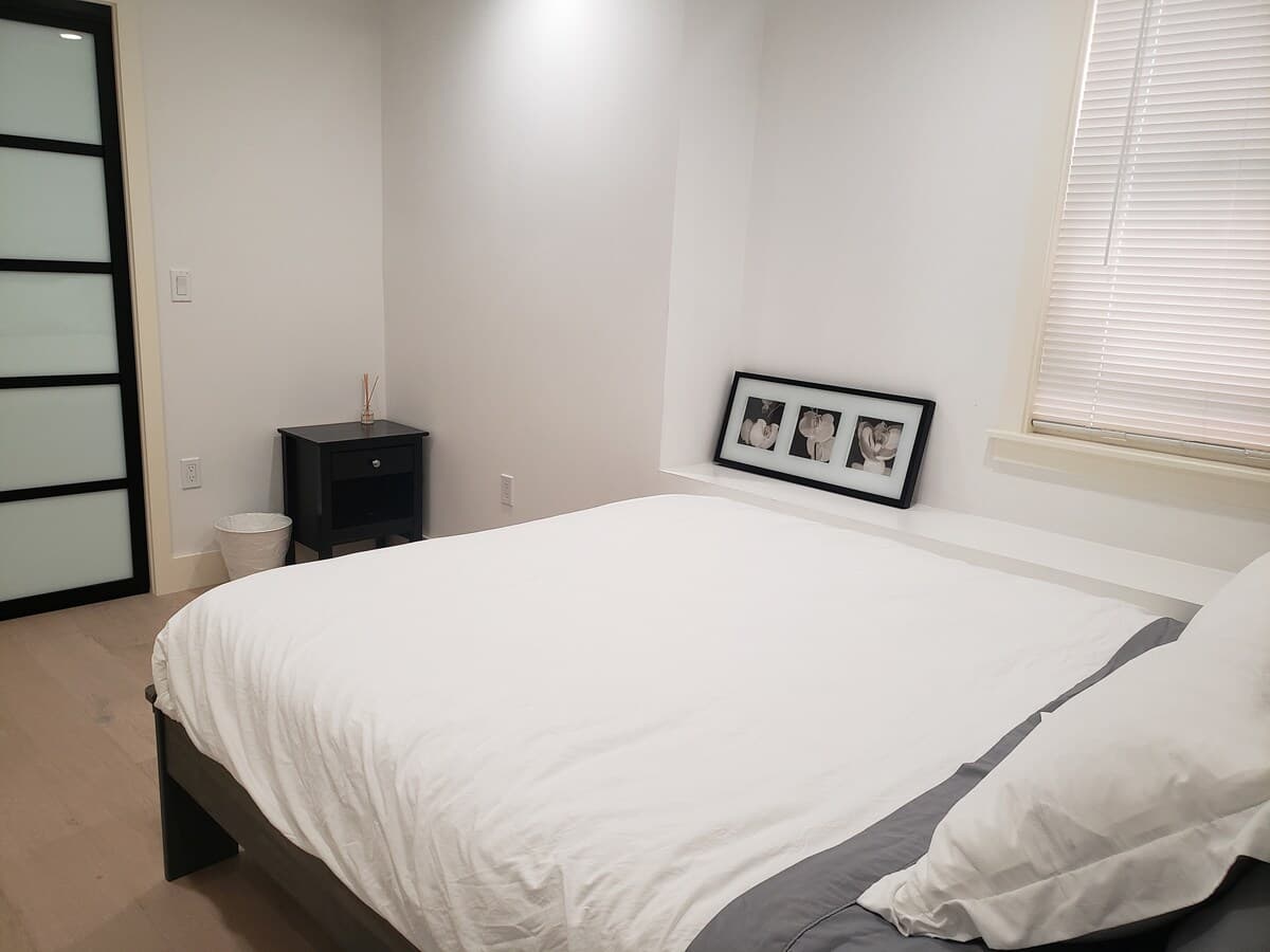 Cheerful 3Br2Ba • Sunny patio • Big Screen Movie - Photo 13