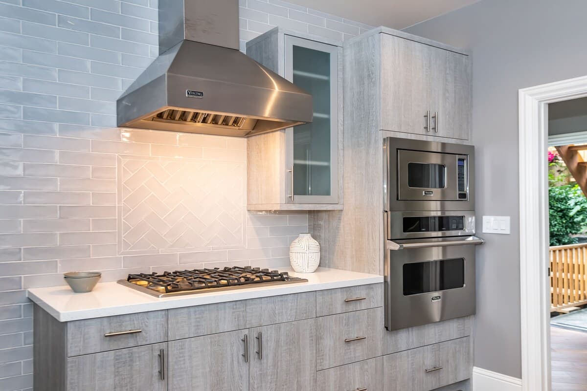 Edwardian 2BR with Chef's Kitchen & Marble Bath - Photo 6