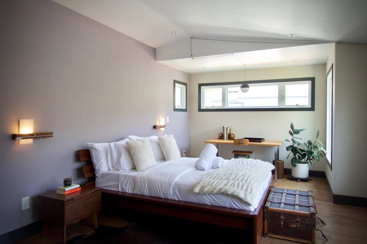 Home in Palo Alto · ★4.95 · 3 bedrooms · 3 beds · 3 baths - Image 19