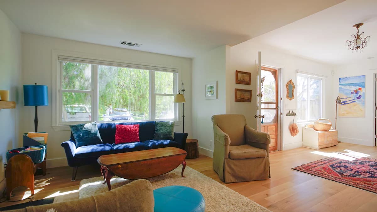 Home in Redwood City · ★4.94 · 2 bedrooms · 2 beds · 2 baths - Image 2