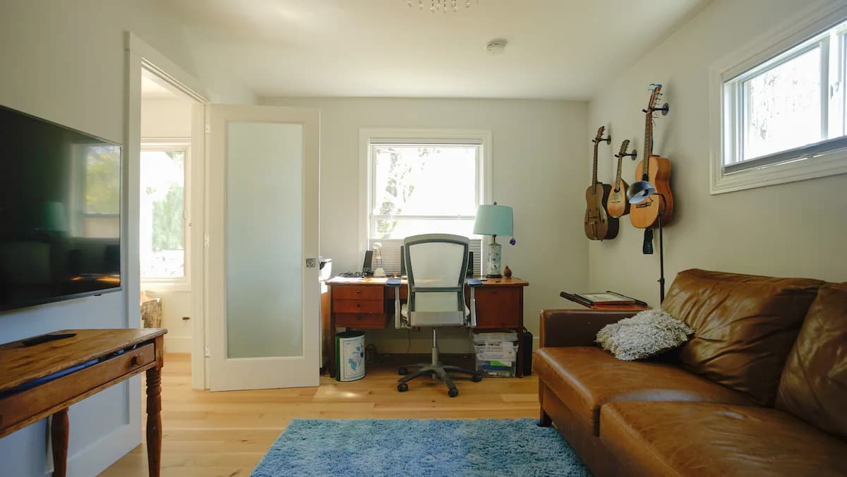 Home in Redwood City · ★4.94 · 2 bedrooms · 2 beds · 2 baths - Image 9