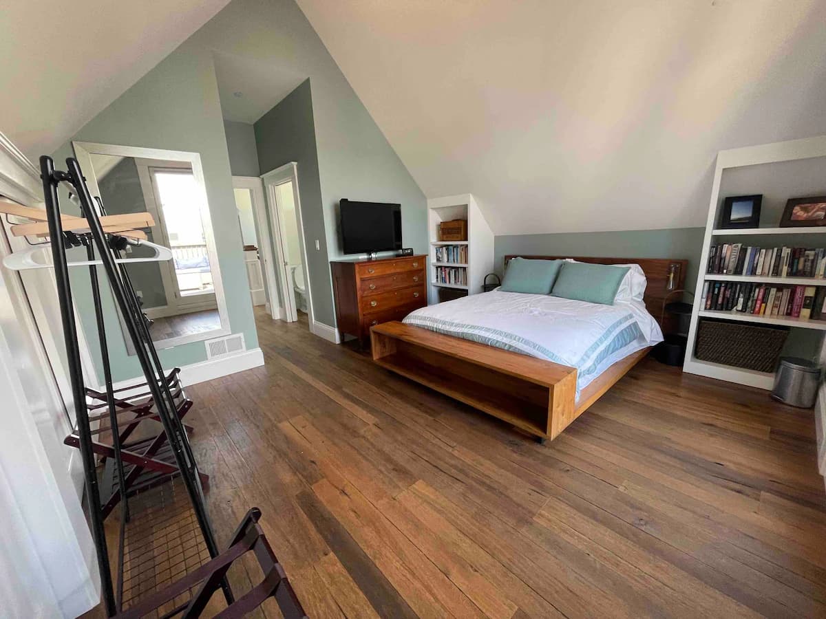 Victorian Charm, Modern Luxury, EV Garage - Photo 16