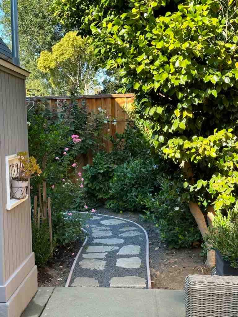Guesthouse in Menlo Park · ★4.99 · 1 bedroom · 2 beds · 1 bath - Image 13