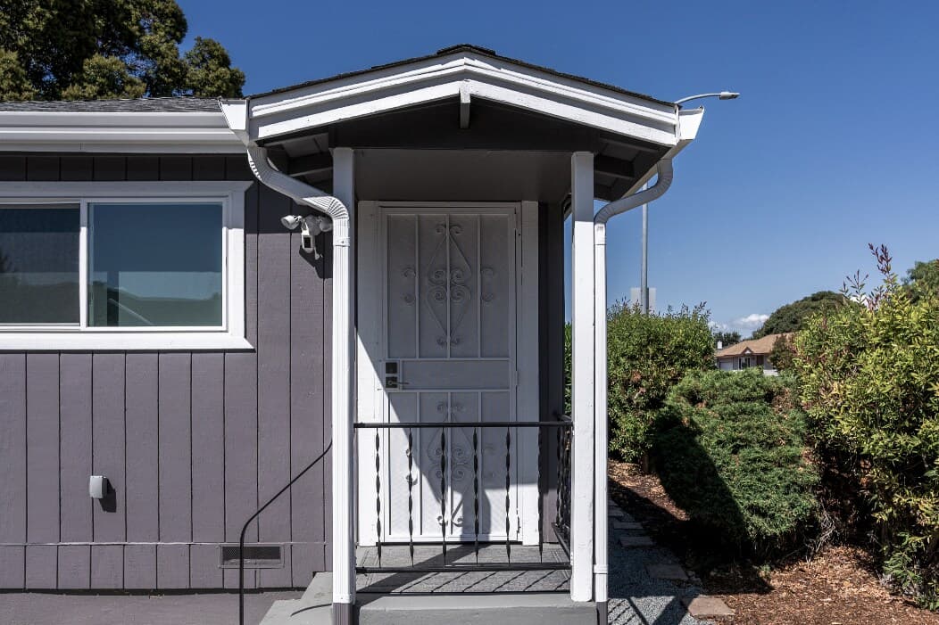 Home in East Palo Alto · ★4.94 · 4 bedrooms · 4 beds · 2.5 baths - Image 73
