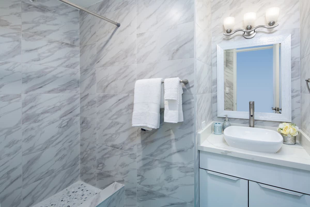 Condo in Honolulu · ★4.73 · Studio · 1 bed · 1 shared bath - Image 8