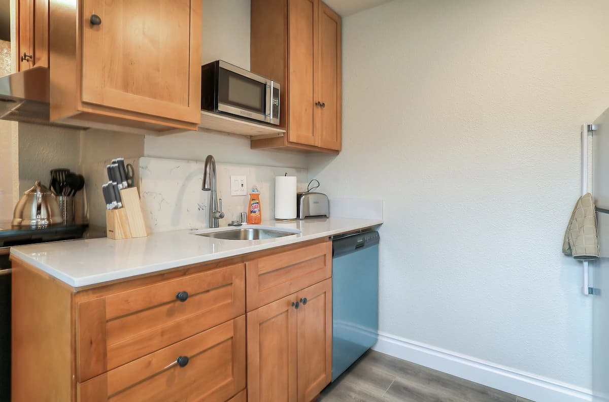 Home in Mountain View · ★4.88 · 4 bedrooms · 6 beds · 3.5 baths - Image 14