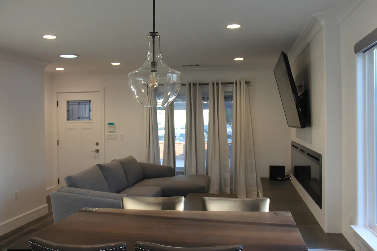 Home in East Palo Alto · ★4.92 · 4 bedrooms · 4 beds · 2 baths - Image 7