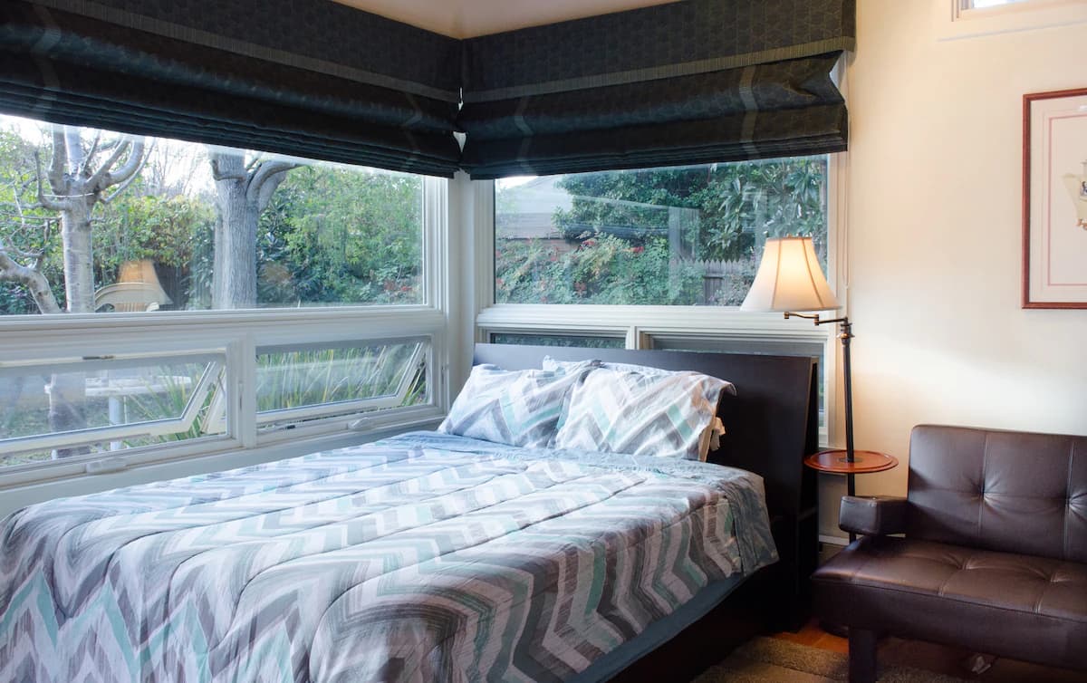 Guesthouse in Menlo Park · ★4.84 · Studio · 1 bed · 1 bath - Image 1