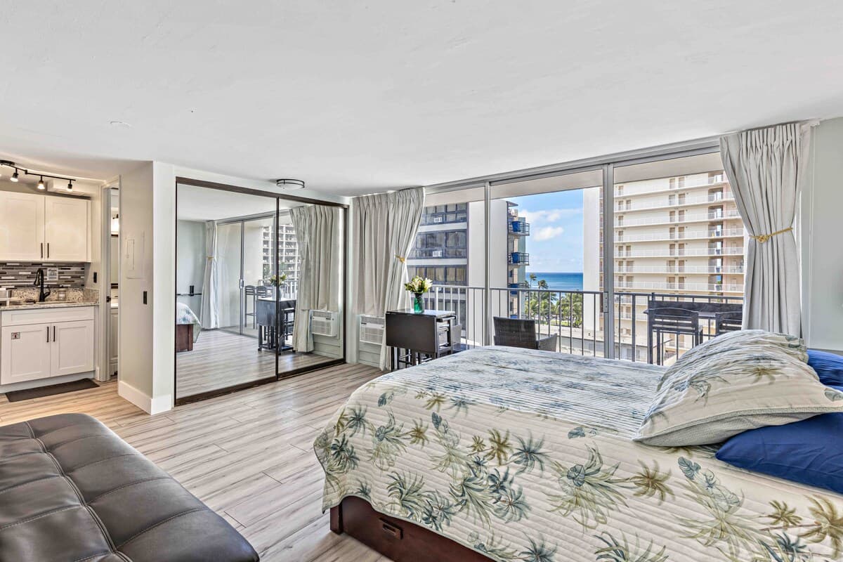 Condo in Honolulu · ★4.83 · Studio · 2 beds · 1 bath - Image 19
