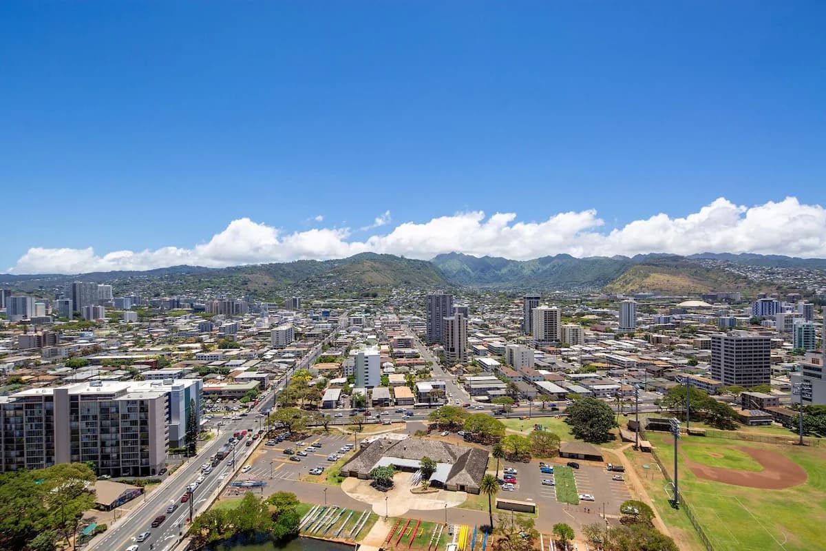 Condo in Honolulu · ★4.73 · Studio · 1 bed · 1 shared bath - Image 11