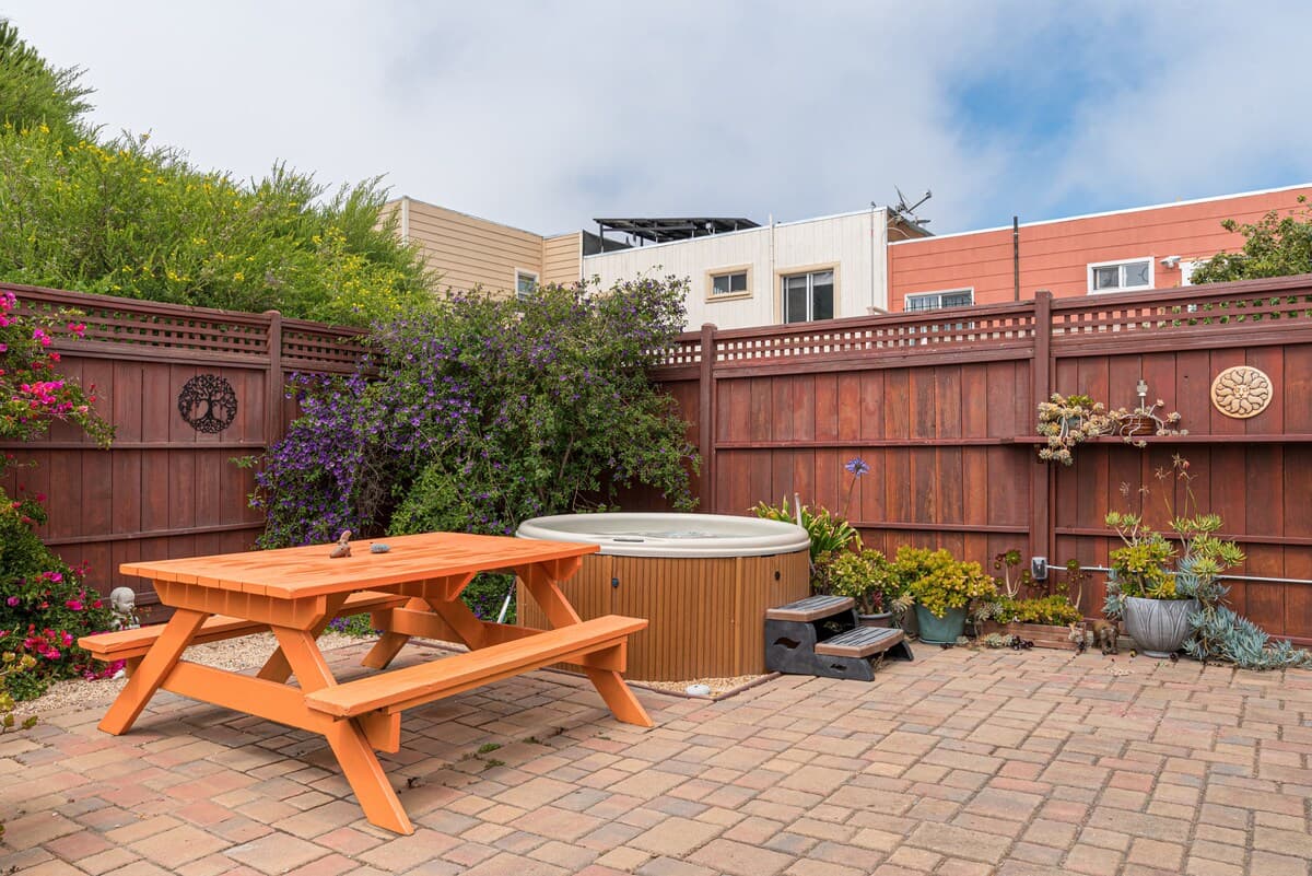 Bay & Mountain Views, Hot Tub, Shared Upper Floor - Photo 48
