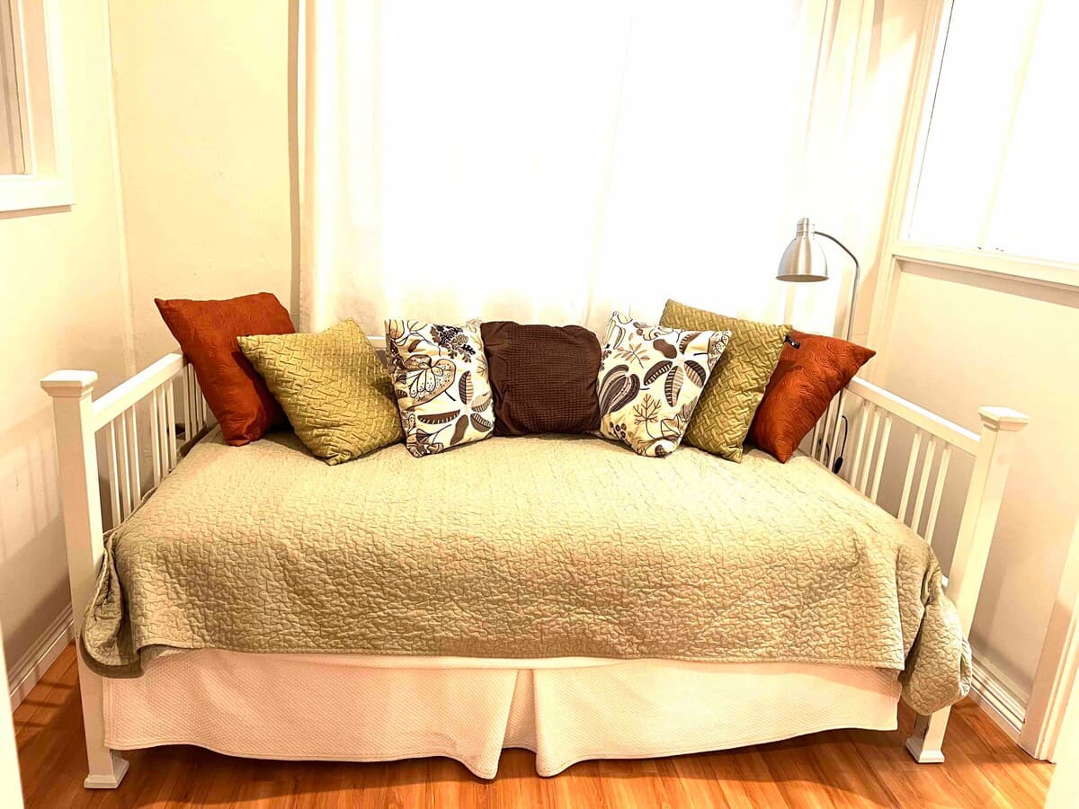 Guesthouse in Menlo Park · ★4.85 · 2 bedrooms · 4 beds · 1 bath - Image 8