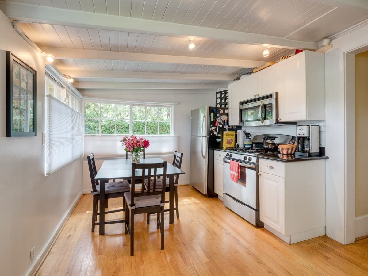 Home in Menlo Park · ★4.89 · 2 bedrooms · 3 beds · 1 bath - Image 7