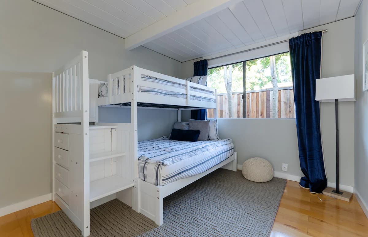 Home in Palo Alto · ★5.0 · 5 bedrooms · 6 beds · 3 baths - Image 21