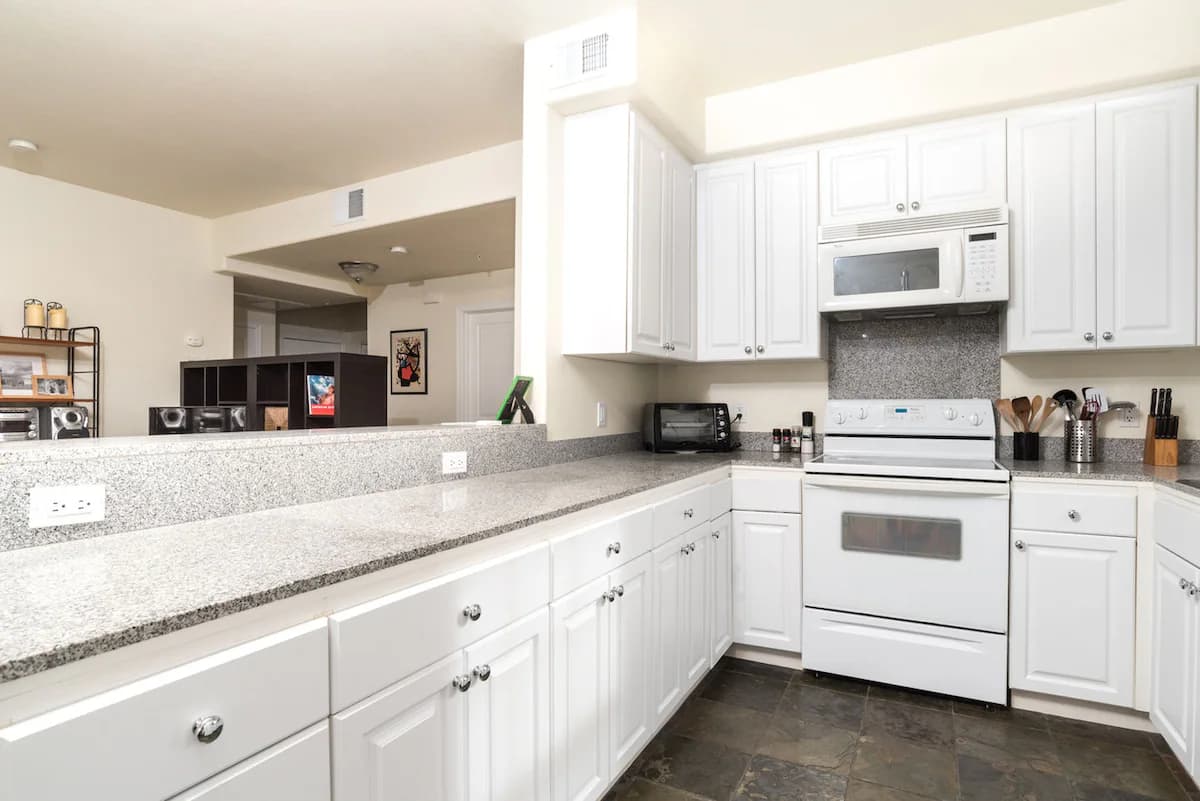 Condo in Palo Alto · ★4.86 · 2 bedrooms · 2 beds · 2 baths - Image 4
