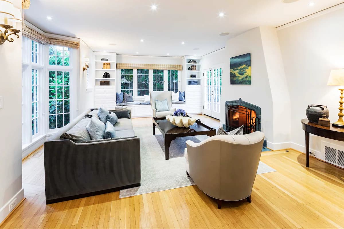 Home in Palo Alto · ★5.0 · 4 bedrooms · 4 beds · 3 baths - Image 2